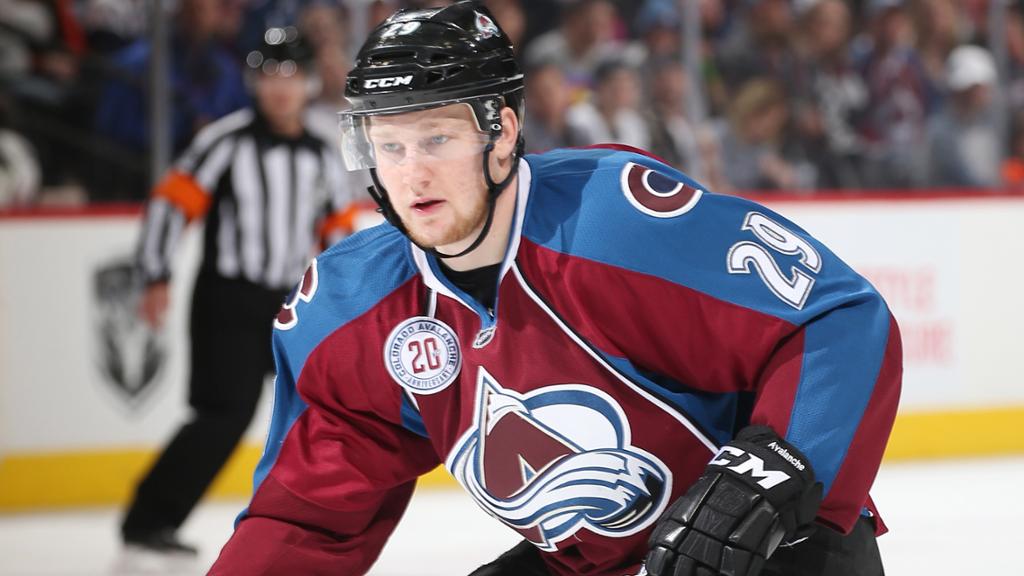 nhl nathan mackinnon