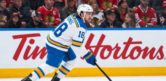 Robert Thomas skating for the St. Louis Blues during a game against the Chicago Blackhawks ahead of his 2026-27 fantasy hockey projection.